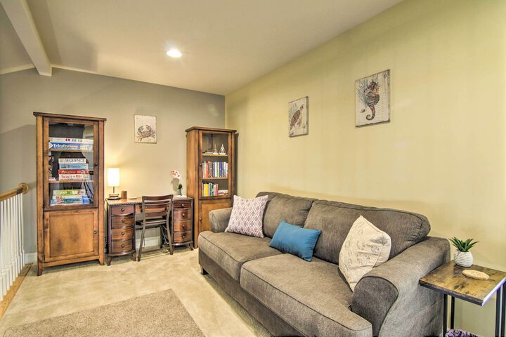 Resort Amenities & Screened Porch: Ocean View Home