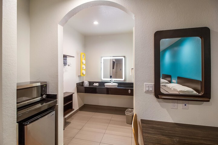 Room 20 of 39