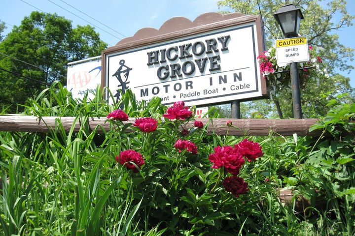 Hickory Grove Motor Inn