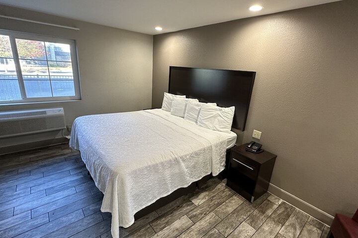 Room 15 of 25