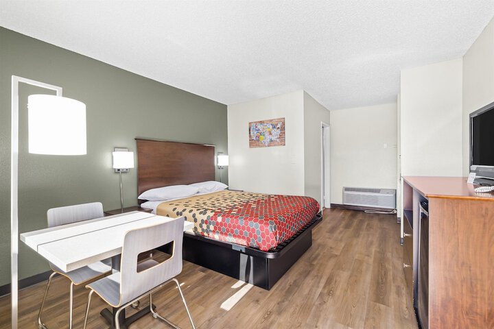 Room 21 of 27