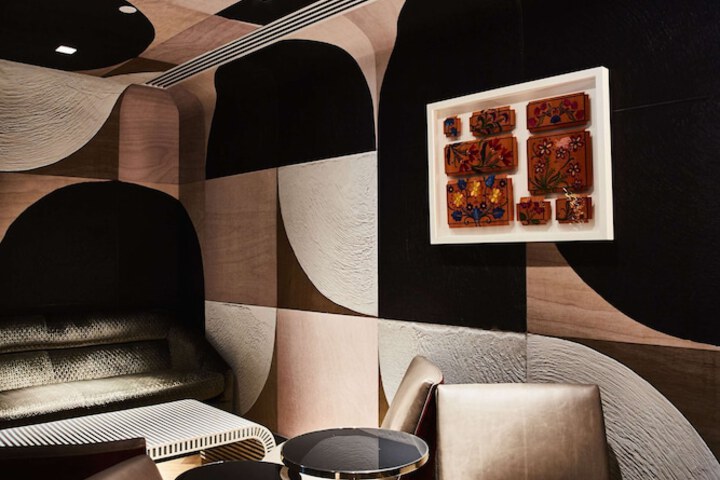 Lounge 82 of 114