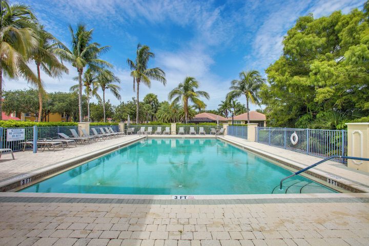 3 Mi to Dtwn Fort Myers: Condo w / Pool & Hot Tub