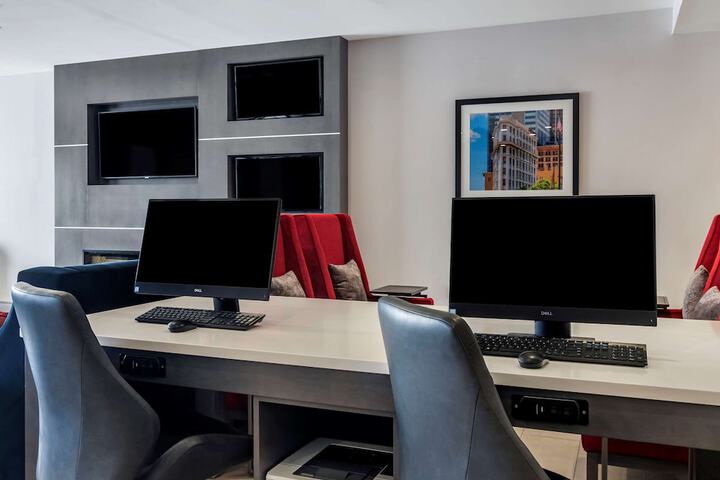 Business Center 36 of 36