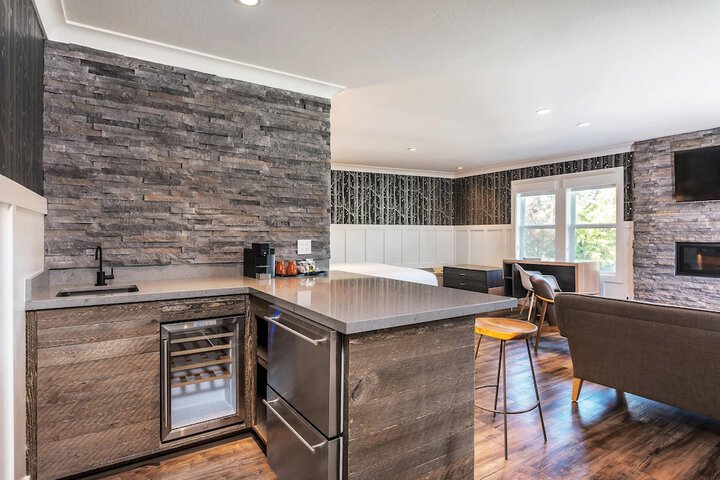 UpValley Inn & Hot Springs Napa Valley an Ascend Collection Hotel