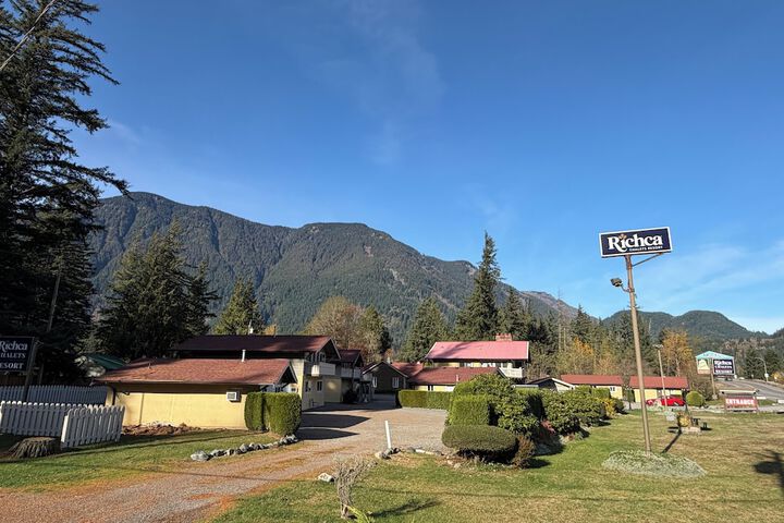 Richca Chalets Resort