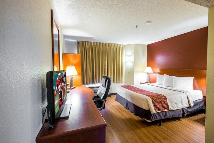 Room 27 of 38