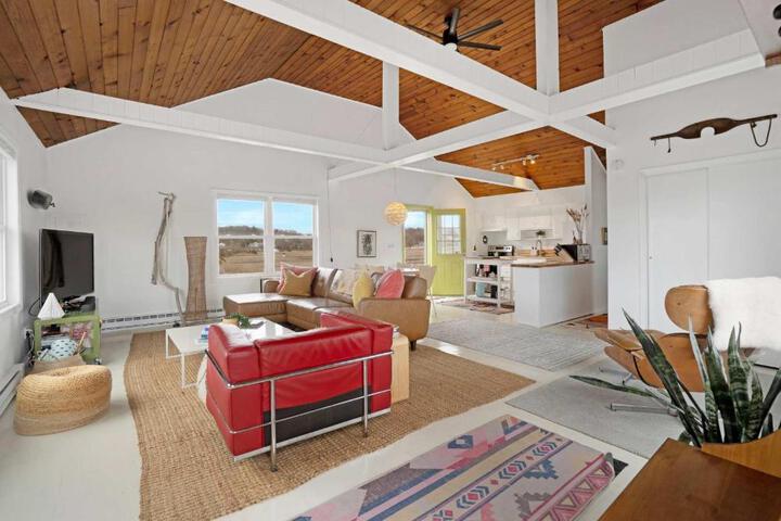 Artist-designed Beach House