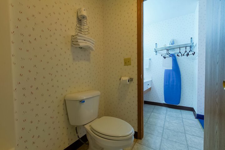 Room 64 of 111