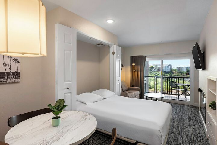 Room 21 of 38
