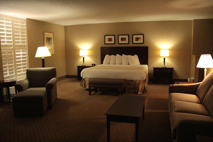 Room 10 of 25