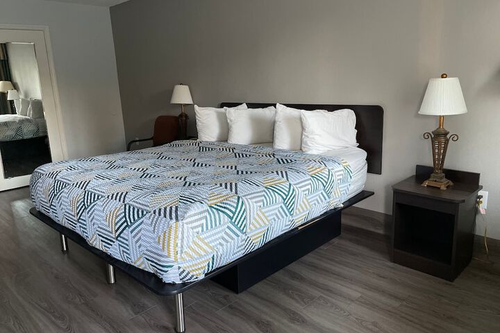 Room 32 of 35
