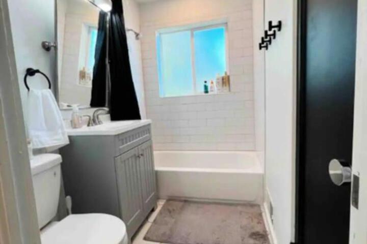 Entire Home near SLC. Family Friendly & King Suite