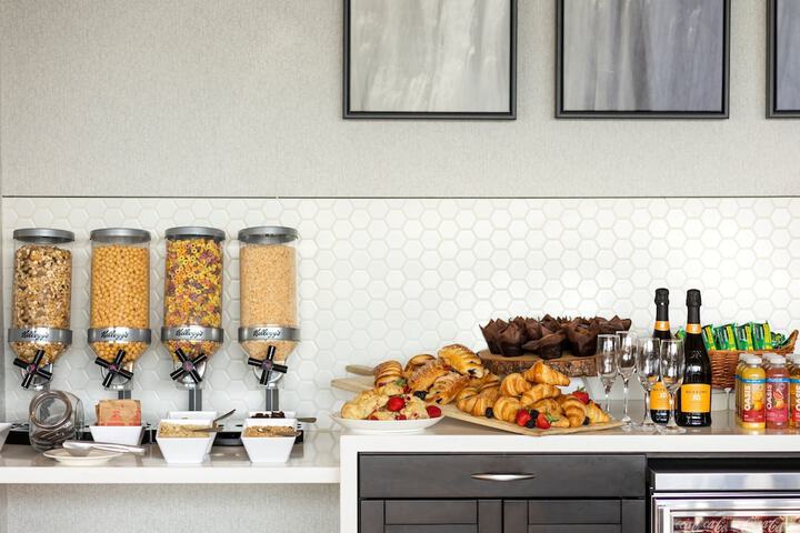 Breakfast/Coffee Service 153 of 183