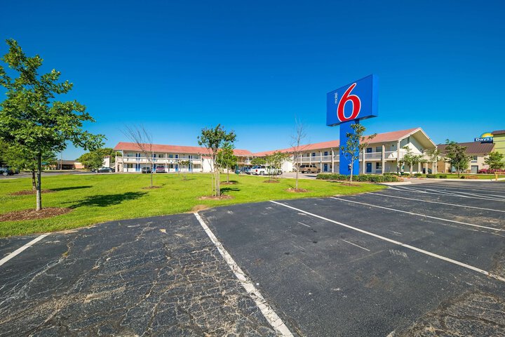 Motel 6 Dallas TX - Farmers Branch