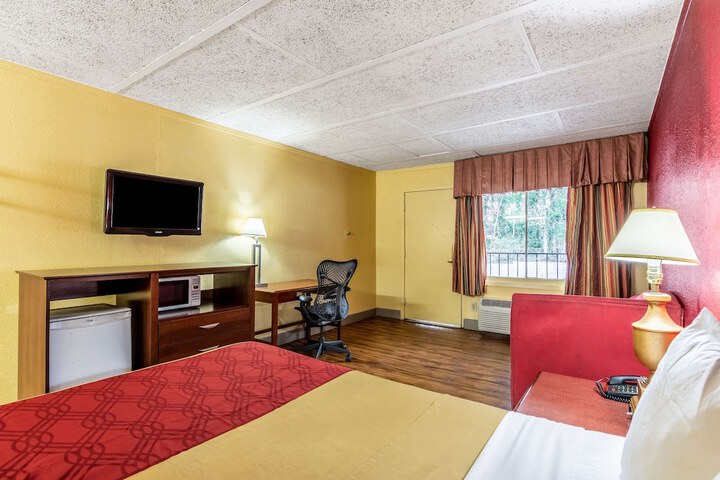 Room 12 of 27
