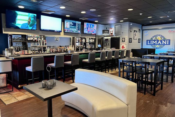 Lounge 56 of 66