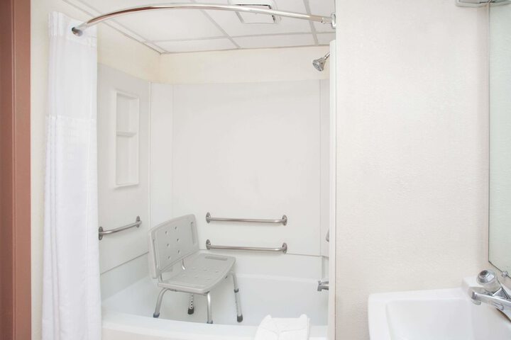 Room 6 of 22