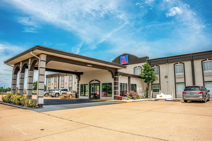 Studio 6 Claremore OK