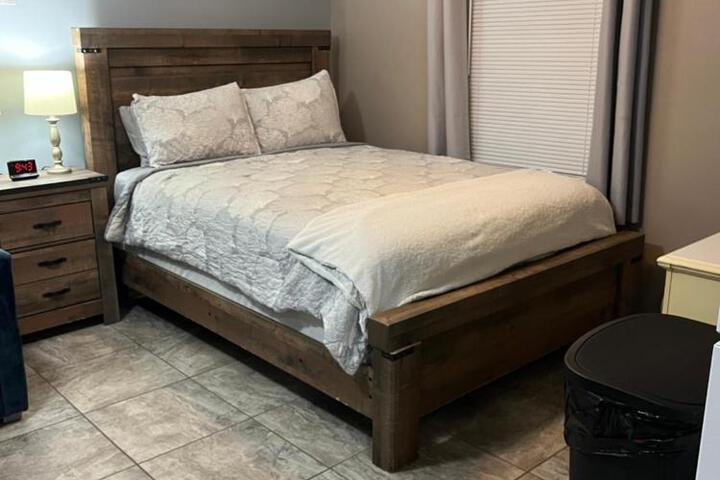 Just Like Being at Home- Newly Renovated Unit