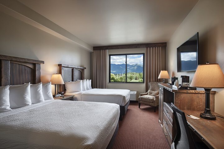 Glacier International Lodge