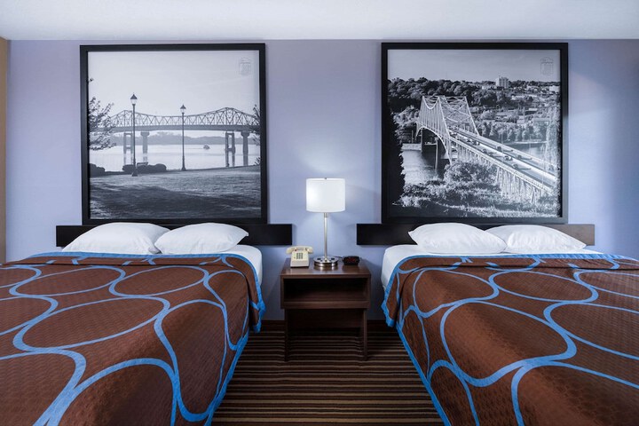 Room 8 of 24