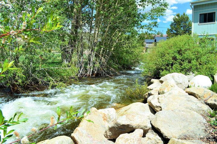 Twin Rivers Condominiums by Alderwood Colorado Management