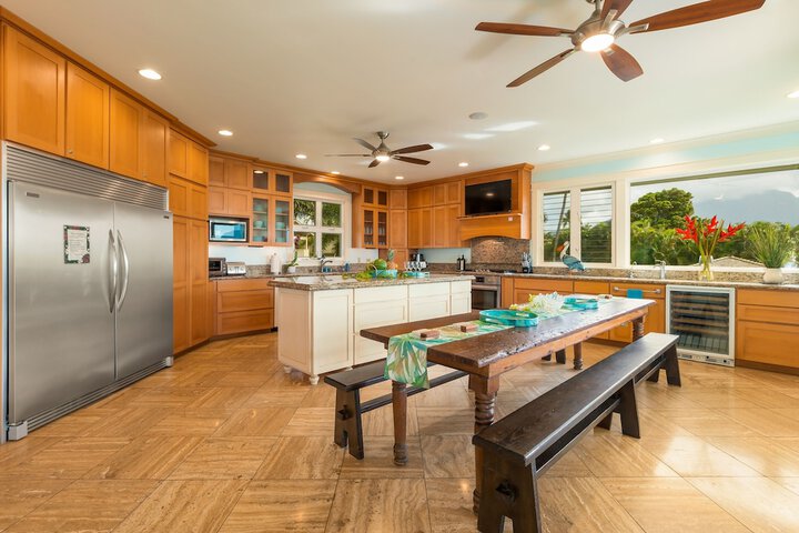 Hale Ohana Nui 5 Bedroom Home by RedAwning