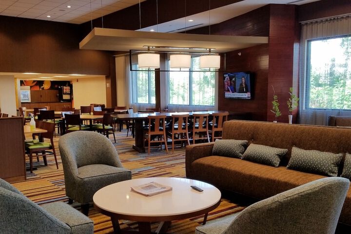 Fairfield Inn & Suites Springfield Holyoke