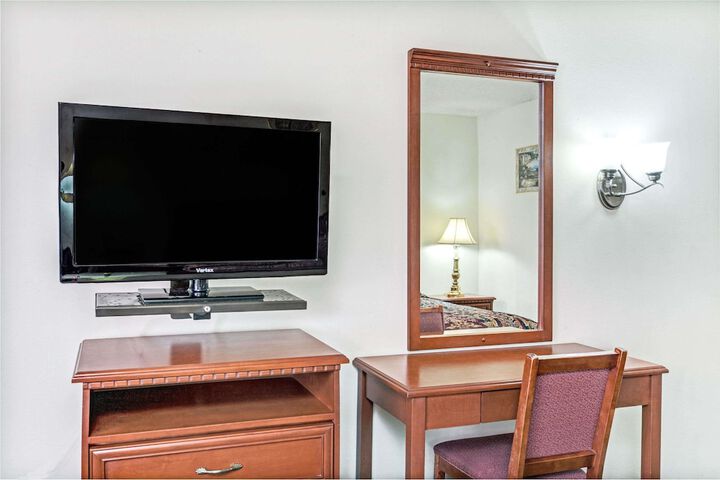 Room 14 of 32