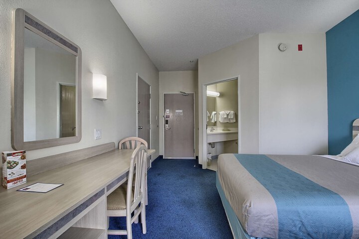 Room 25 of 31