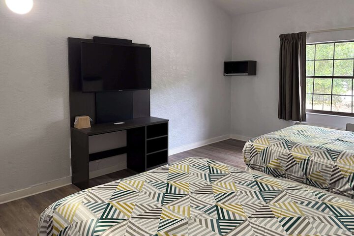 Room 28 of 40