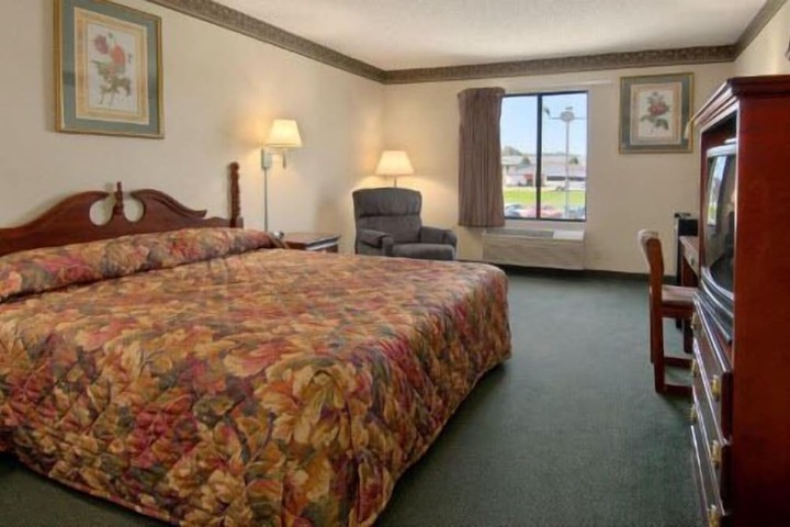 Room 28 of 49
