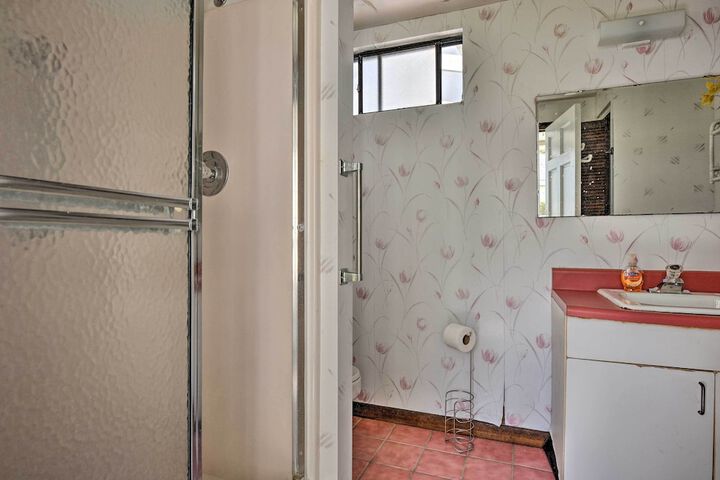 Cottage w / Private Pool - Walk to Lake Wales!