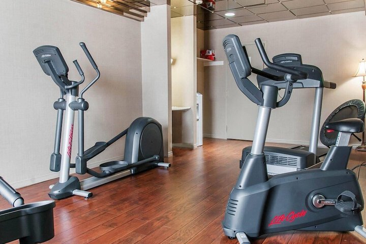 Econo Lodge Montreal-Brossard