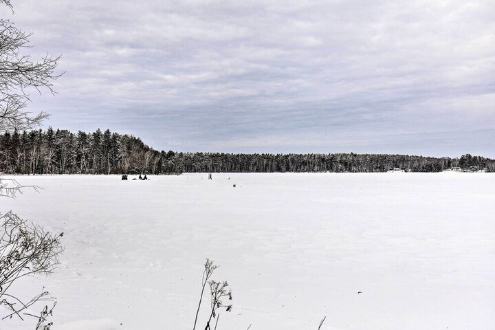 Phillips Cabin w / Lake Views & Private Dock!