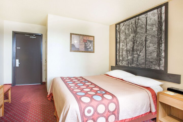 Room 14 of 16