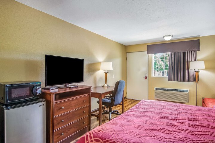 Room 6 of 16