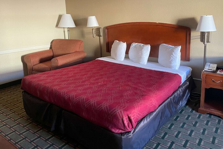 Room 32 of 35