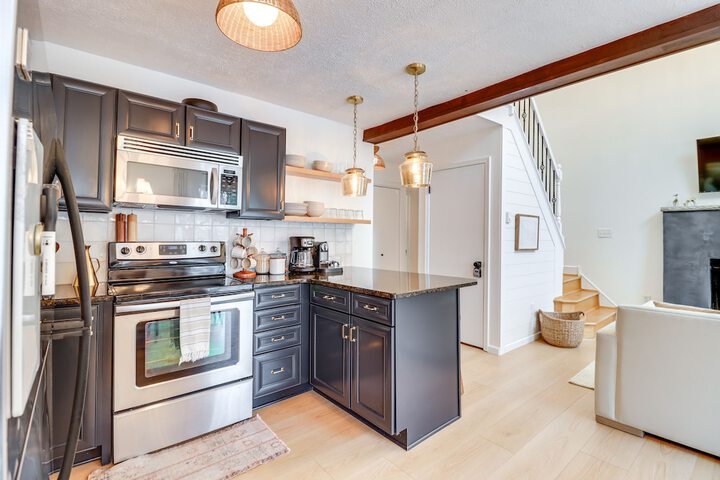 Family Home in Long Pond w / Fire Pit & Lake Access