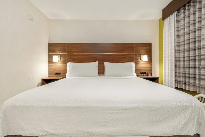 Room 213 of 348