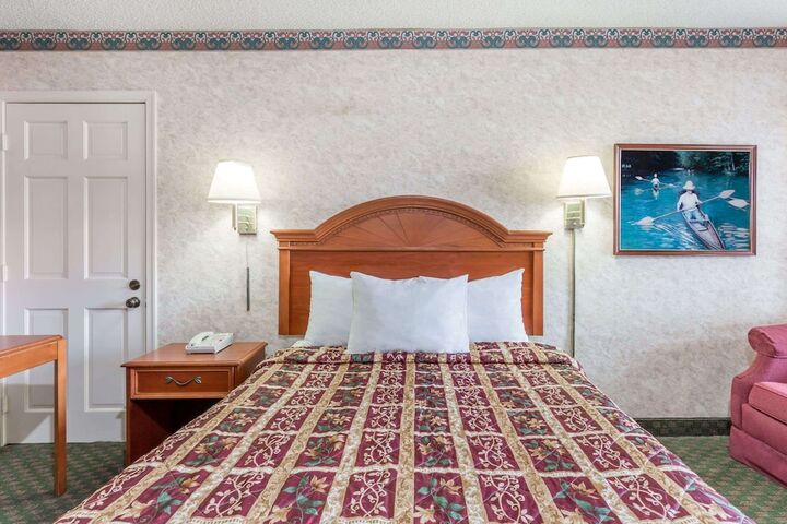Room 5 of 16
