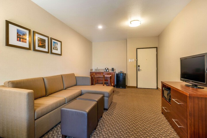 Room 52 of 73