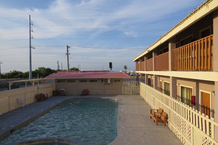 Pool 10 of 53