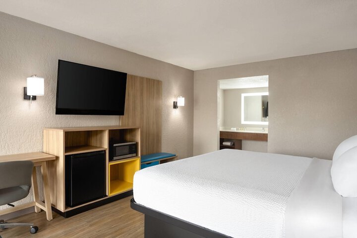 Days Inn by Wyndham Apopka / Orlando
