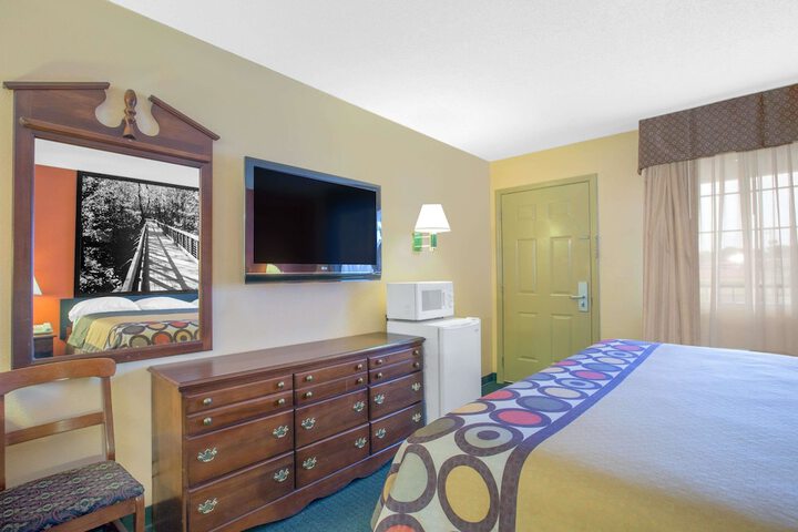 Room 14 of 15