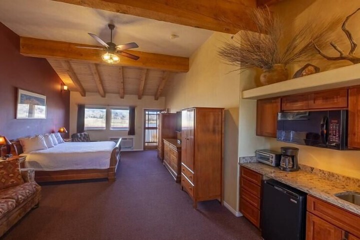 Boulder Mountain Lodge