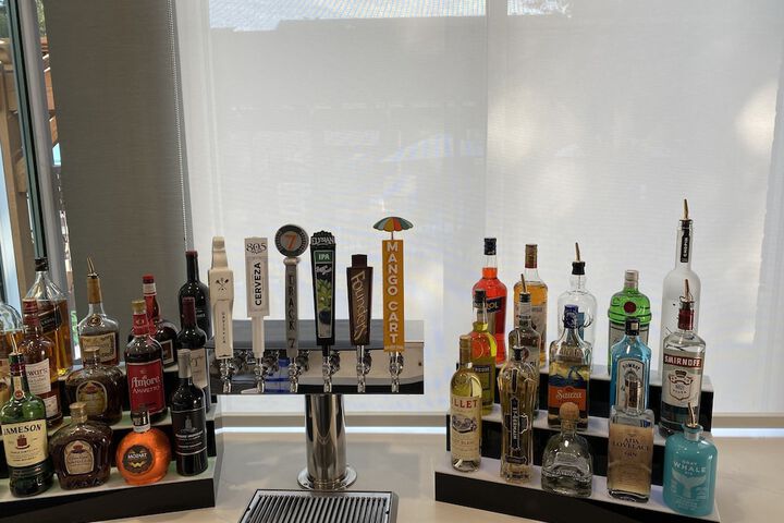 Lounge 51 of 60