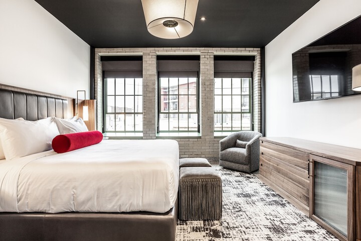 Room 33 of 67