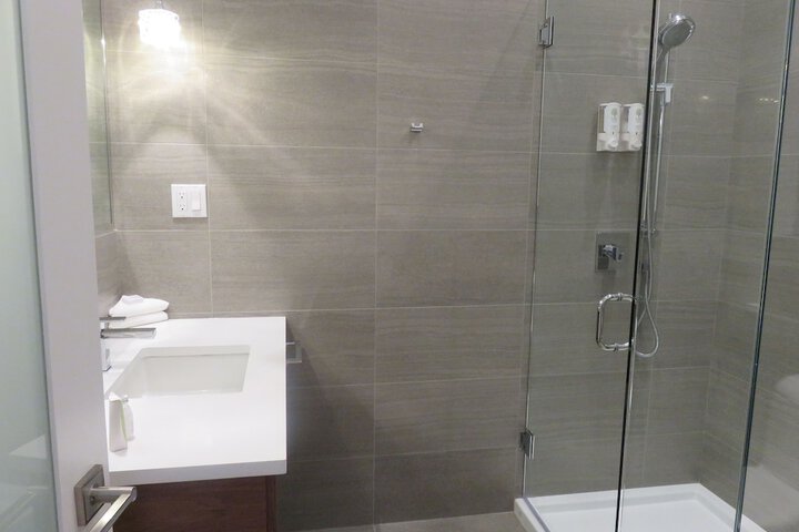 Room 42 of 119